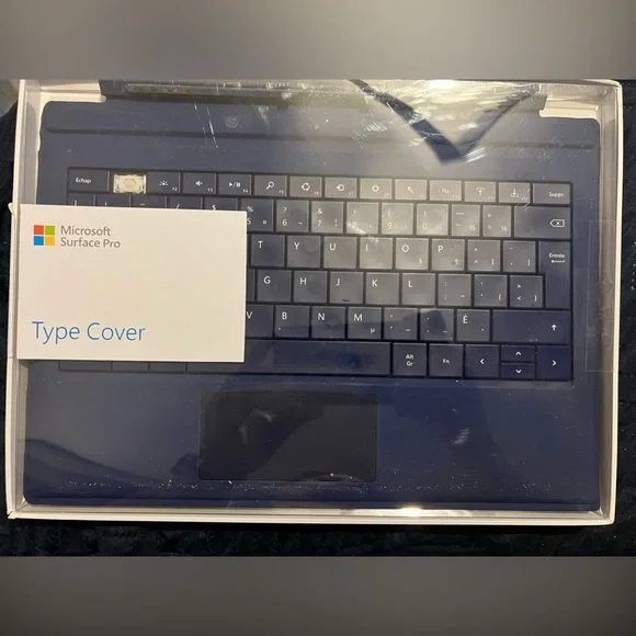 Surface Pro French Keyboard - Picture 1 of 9